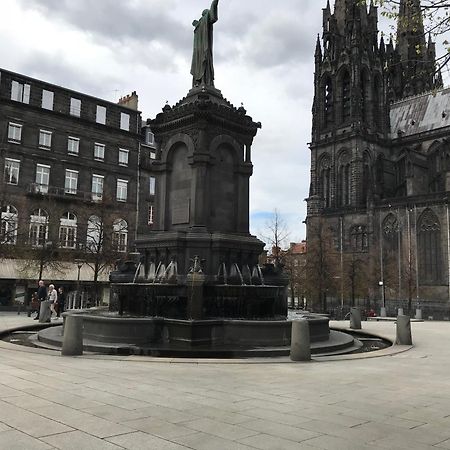 Nid Douillet Sur Plateau Central Clermont-Ferrand Luaran gambar