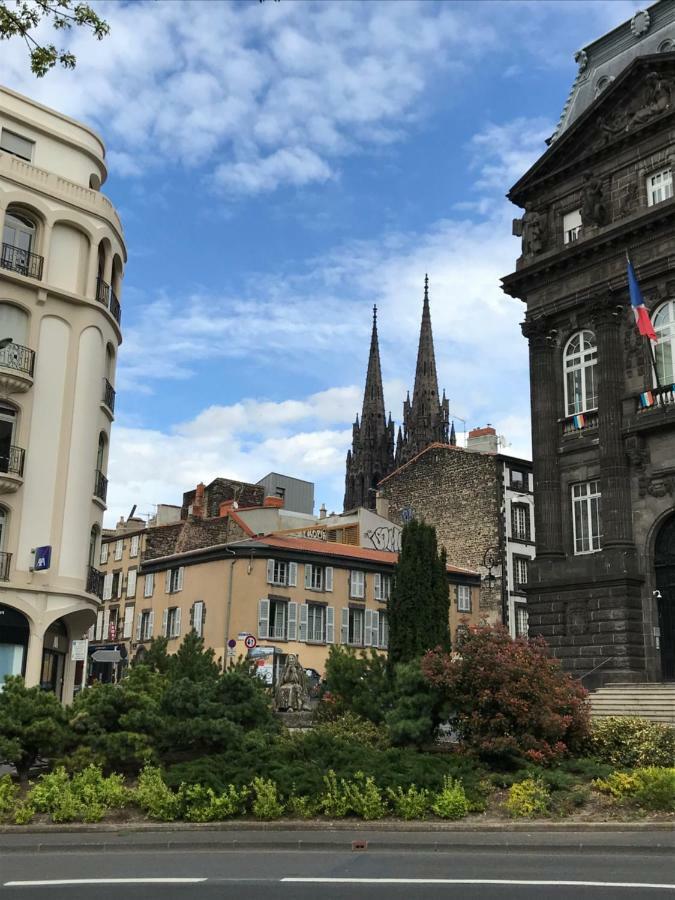 Nid Douillet Sur Plateau Central Clermont-Ferrand Luaran gambar