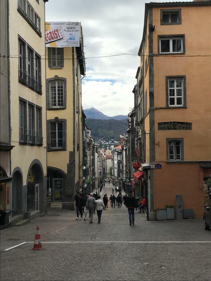 Nid Douillet Sur Plateau Central Clermont-Ferrand Luaran gambar