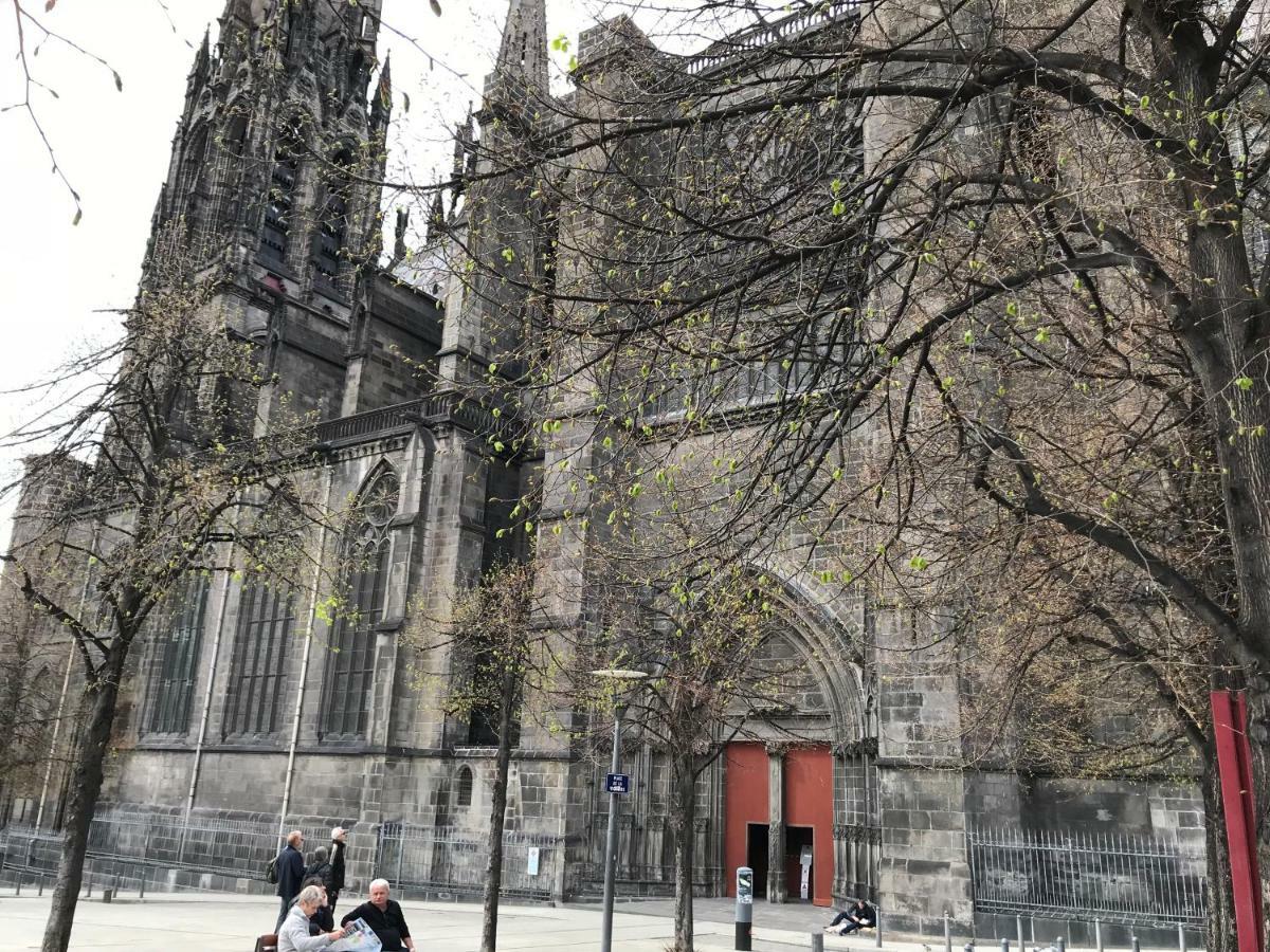 Nid Douillet Sur Plateau Central Clermont-Ferrand Luaran gambar
