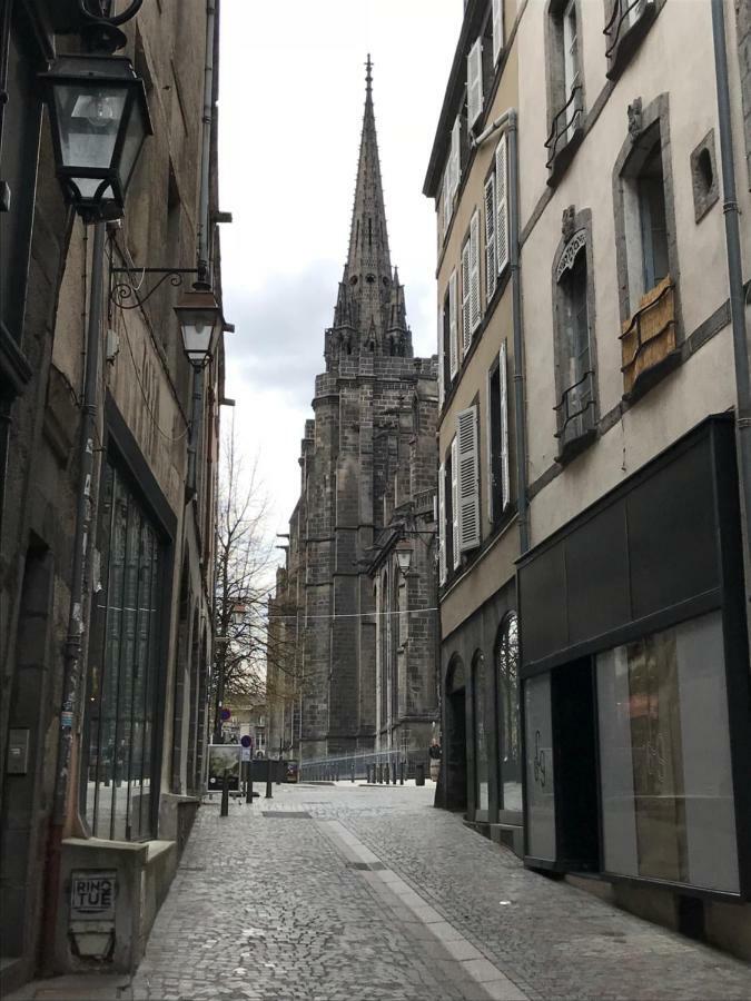 Nid Douillet Sur Plateau Central Clermont-Ferrand Luaran gambar
