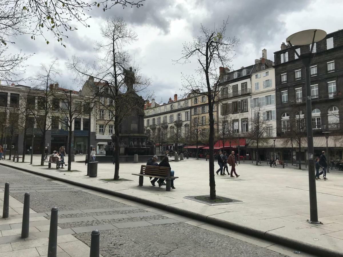 Nid Douillet Sur Plateau Central Clermont-Ferrand Luaran gambar